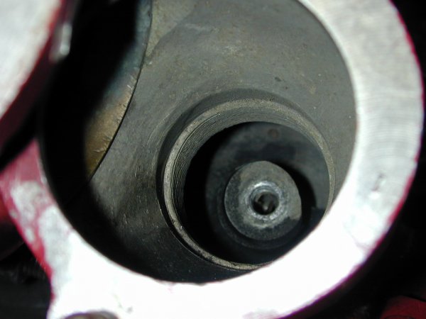 V8 carburettor venturi missing